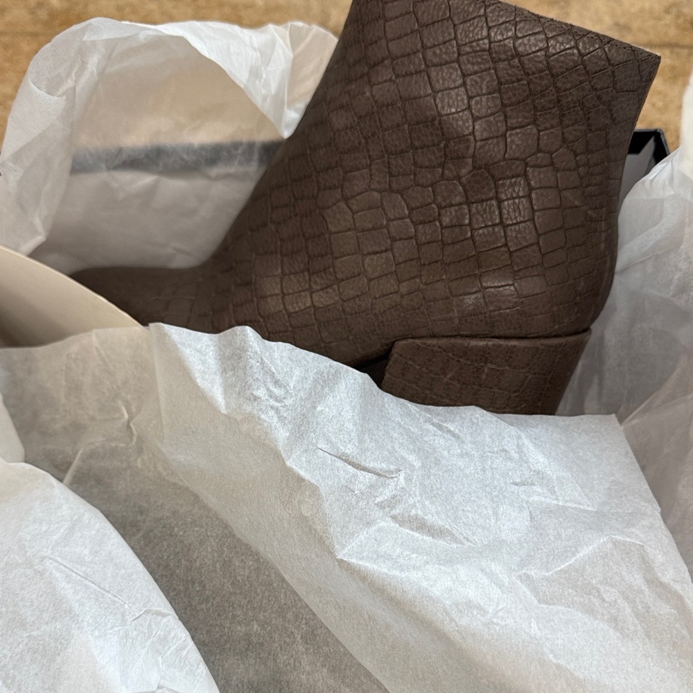 French Connection Gray Textured Ankle Boots size 7(37)